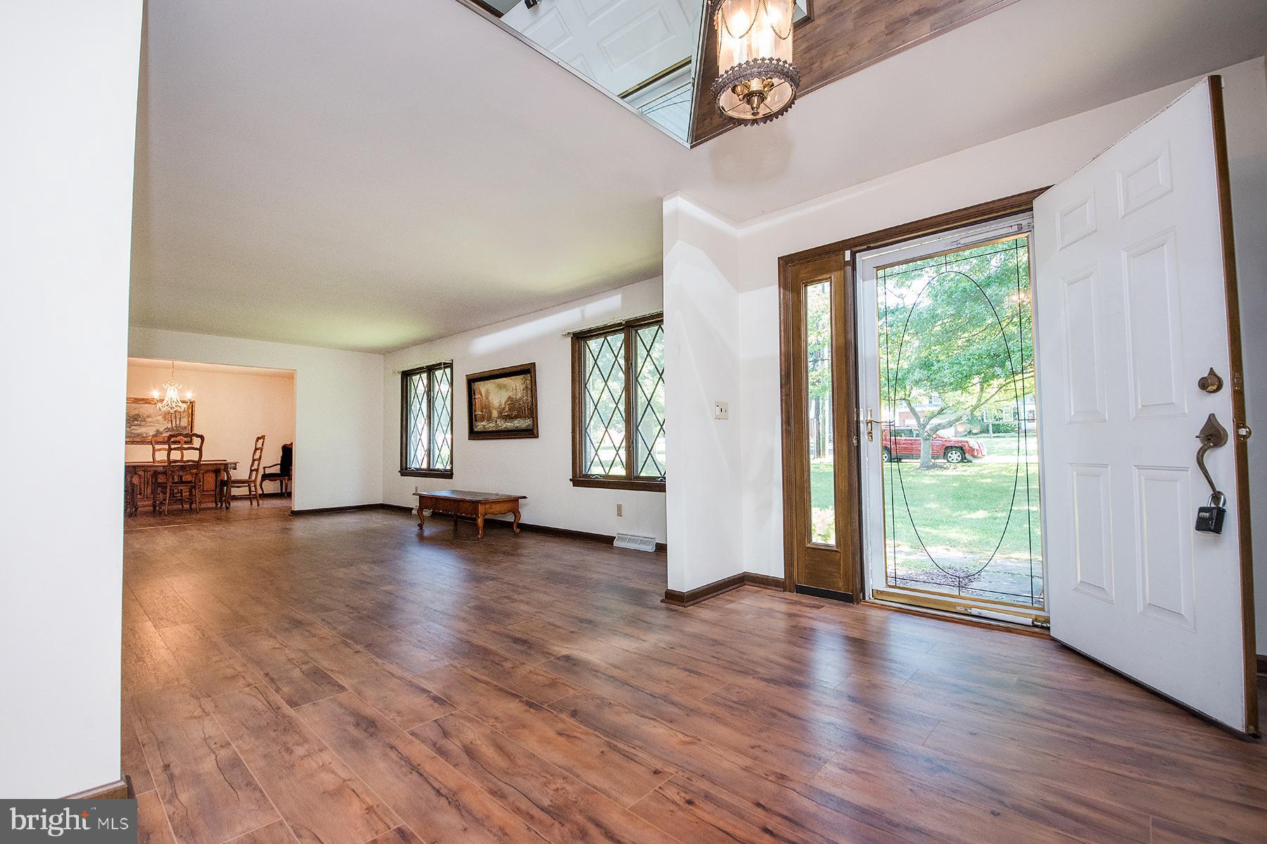 26 Georgetown Road Bordentown, NJ 08505 - Photo 3 of 39 Front foyer, looking into the living room