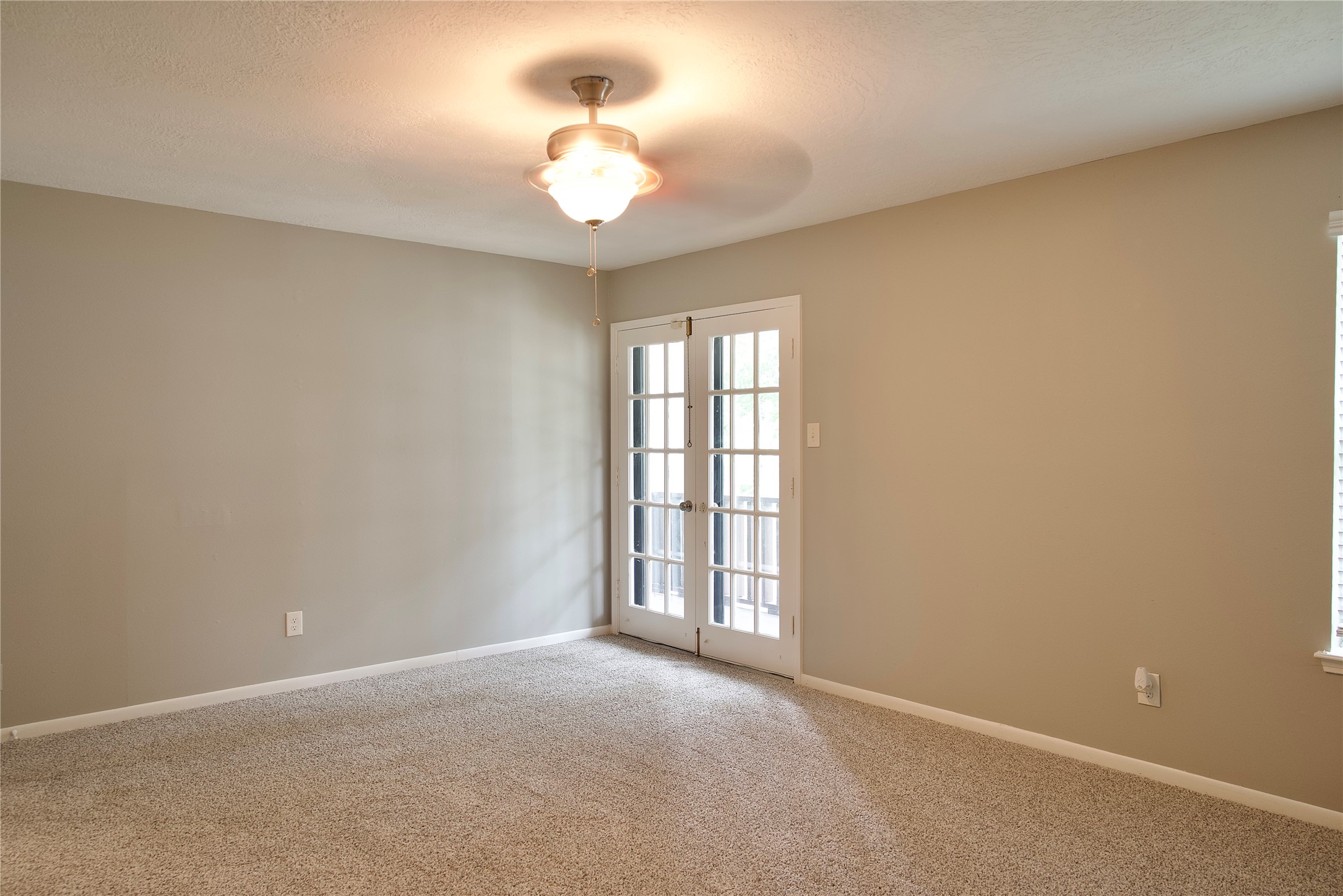 723 Leaflet Lane Spring, TX 77388 - Photo 36 of 41 a view of an empty room with a window