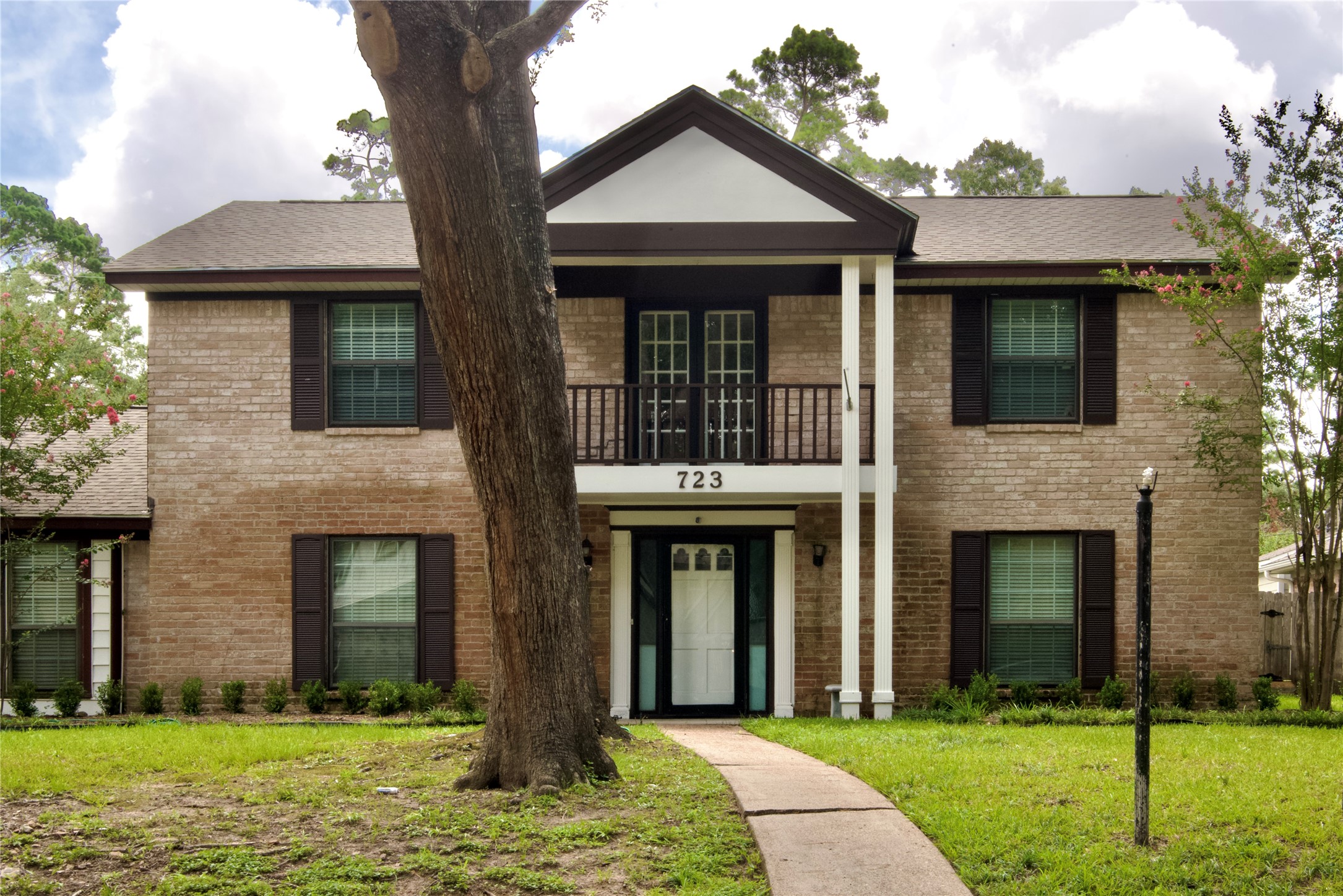 723 Leaflet Lane Spring, TX 77388 - Photo 4 of 41 a front view of a house with garden
