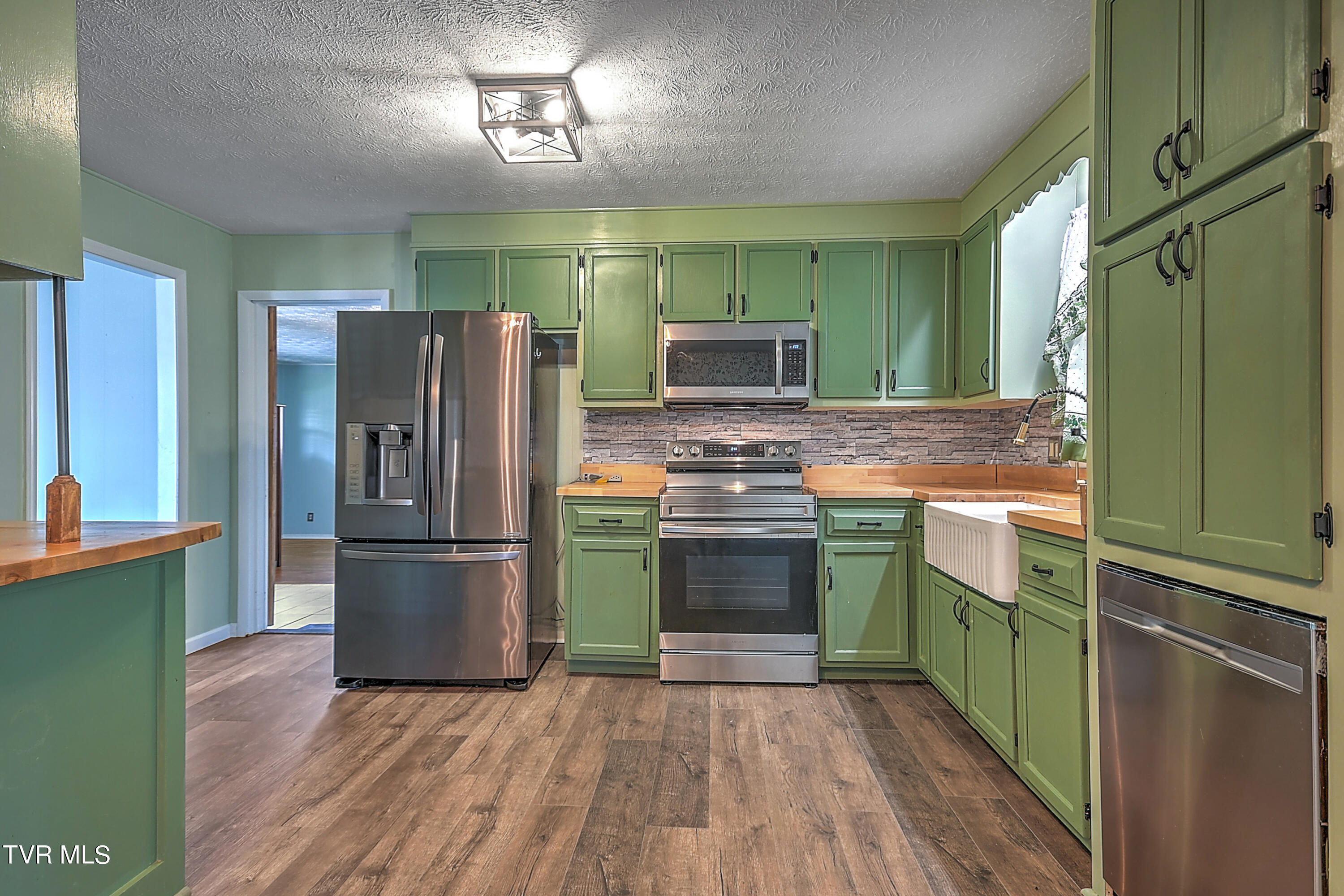 279 Spring Valley Road Bristol, VA 24201 - Photo 10 of 41 279 Spring Valley GDawg_-5