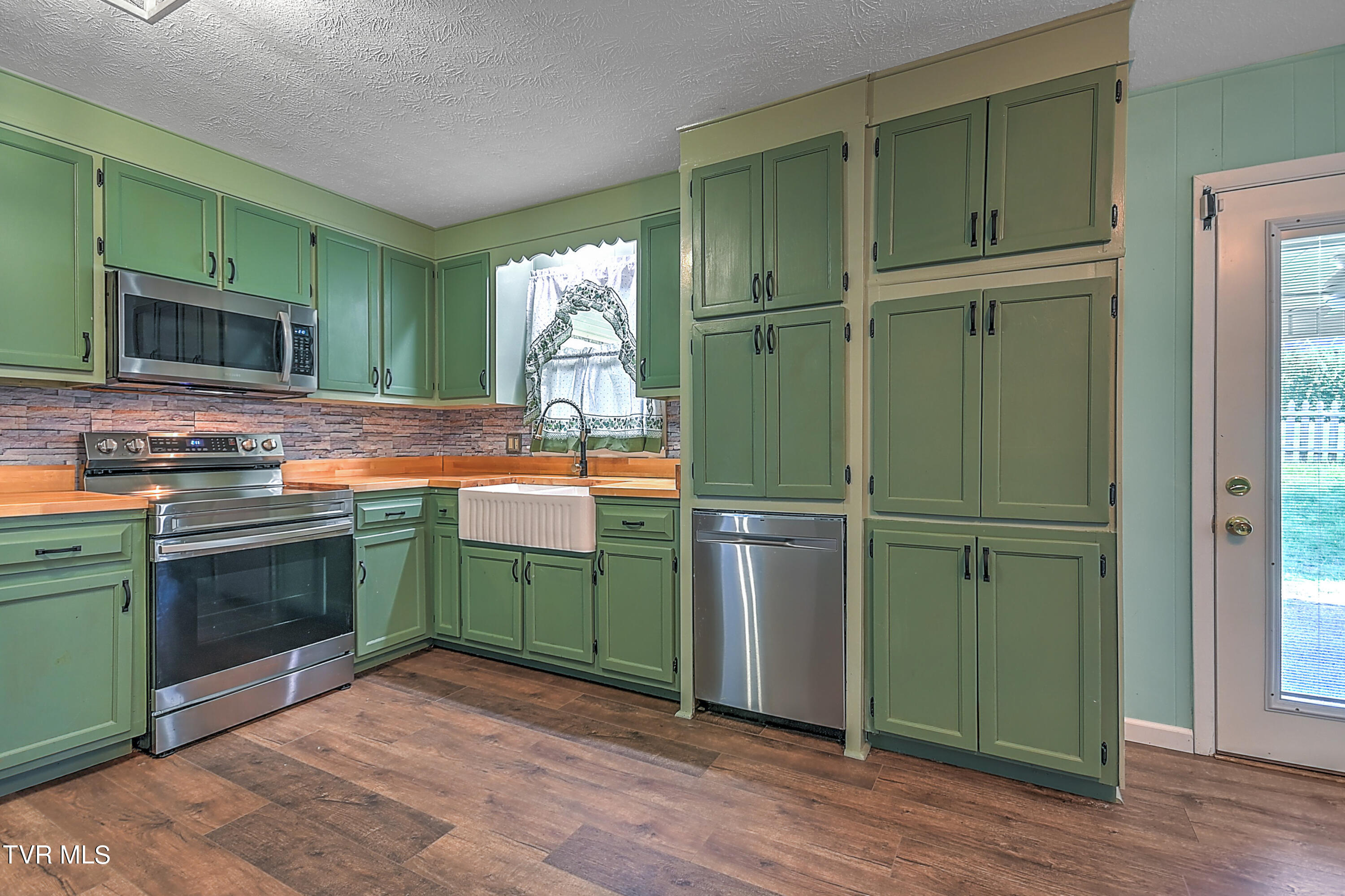 279 Spring Valley Road Bristol, VA 24201 - Photo 11 of 41 279 Spring Valley GDawg_-6