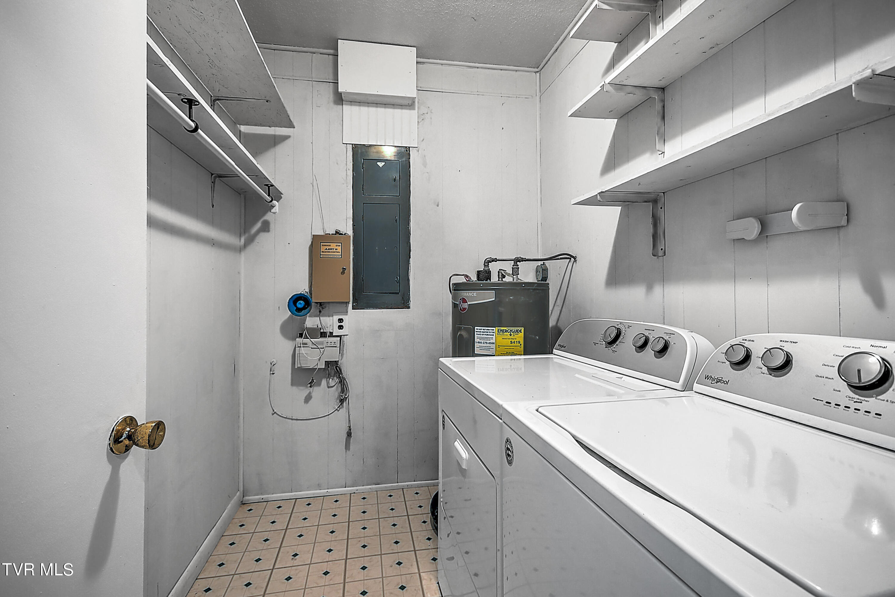 279 Spring Valley Road Bristol, VA 24201 - Photo 21 of 41 279 Spring Valley GDawg_-17