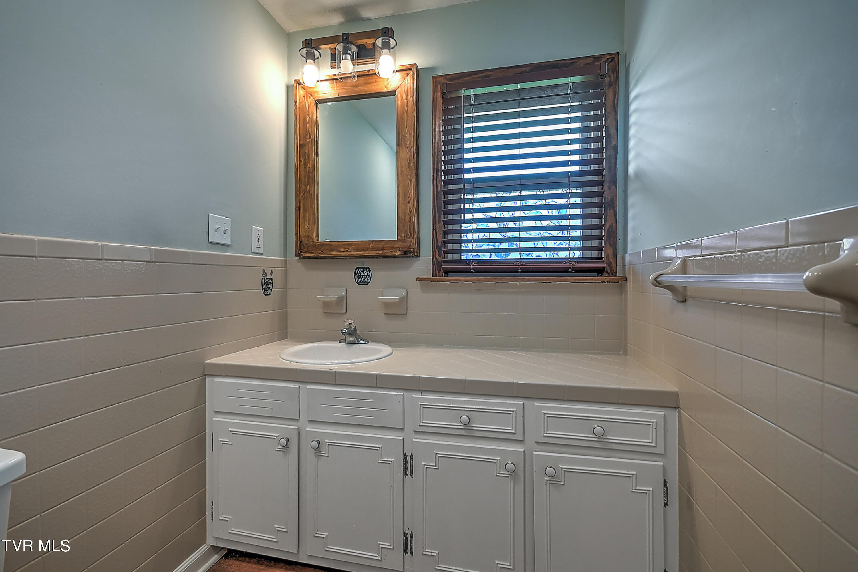 279 Spring Valley Road Bristol, VA 24201 - Photo 25 of 41 279 Spring Valley GDawg_-24