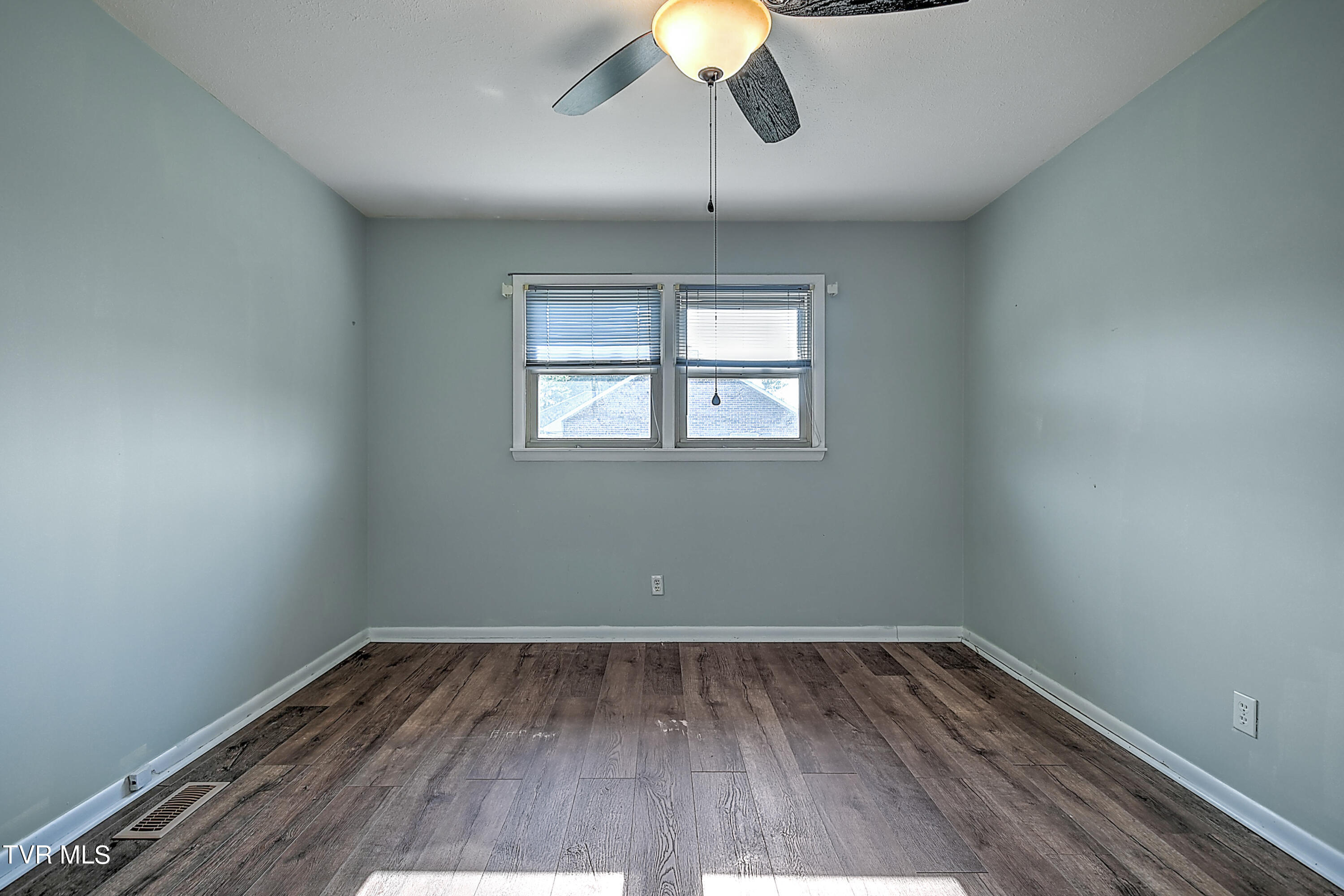 279 Spring Valley Road Bristol, VA 24201 - Photo 27 of 41 279 Spring Valley GDawg_-29