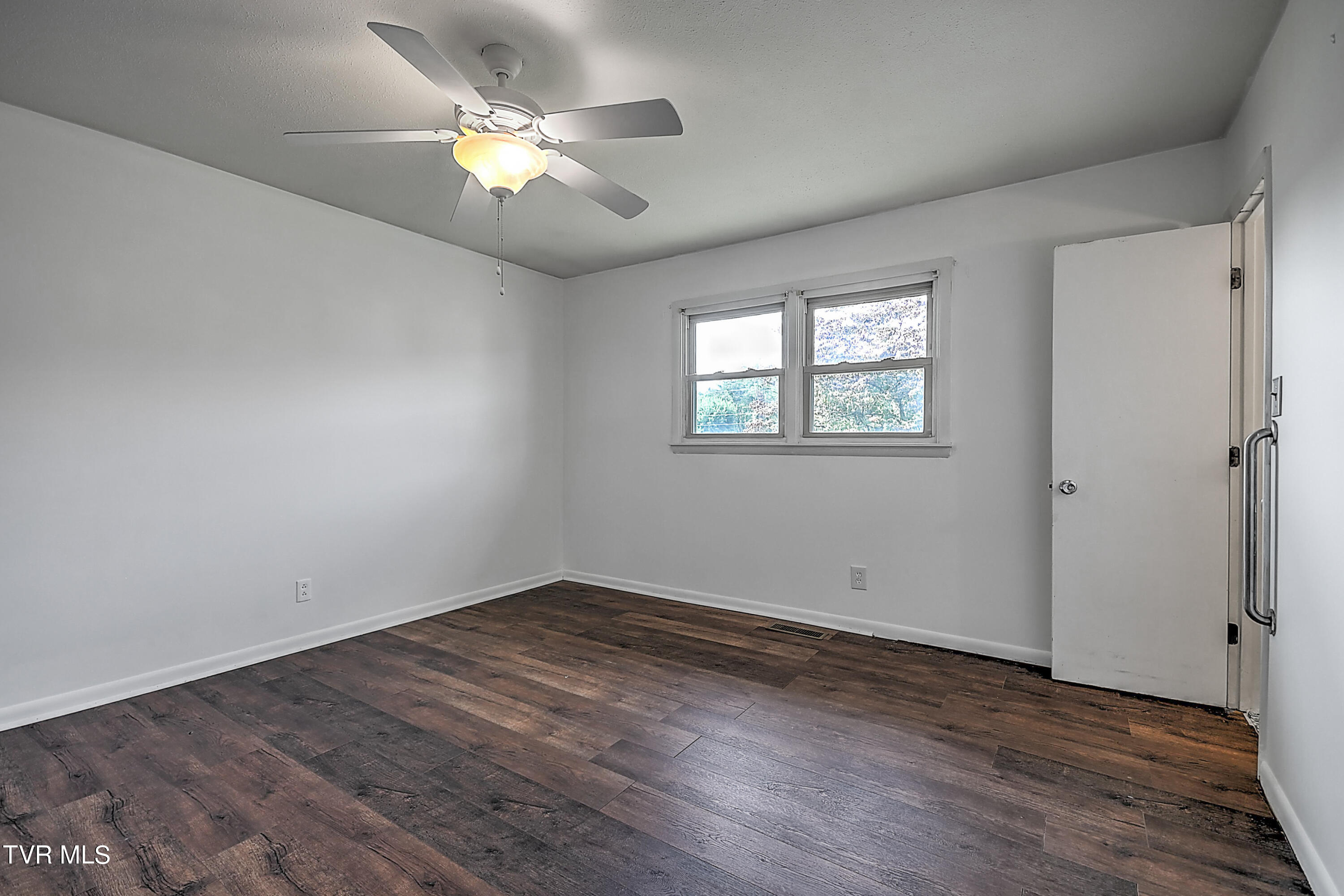 279 Spring Valley Road Bristol, VA 24201 - Photo 29 of 41 279 Spring Valley GDawg_-31
