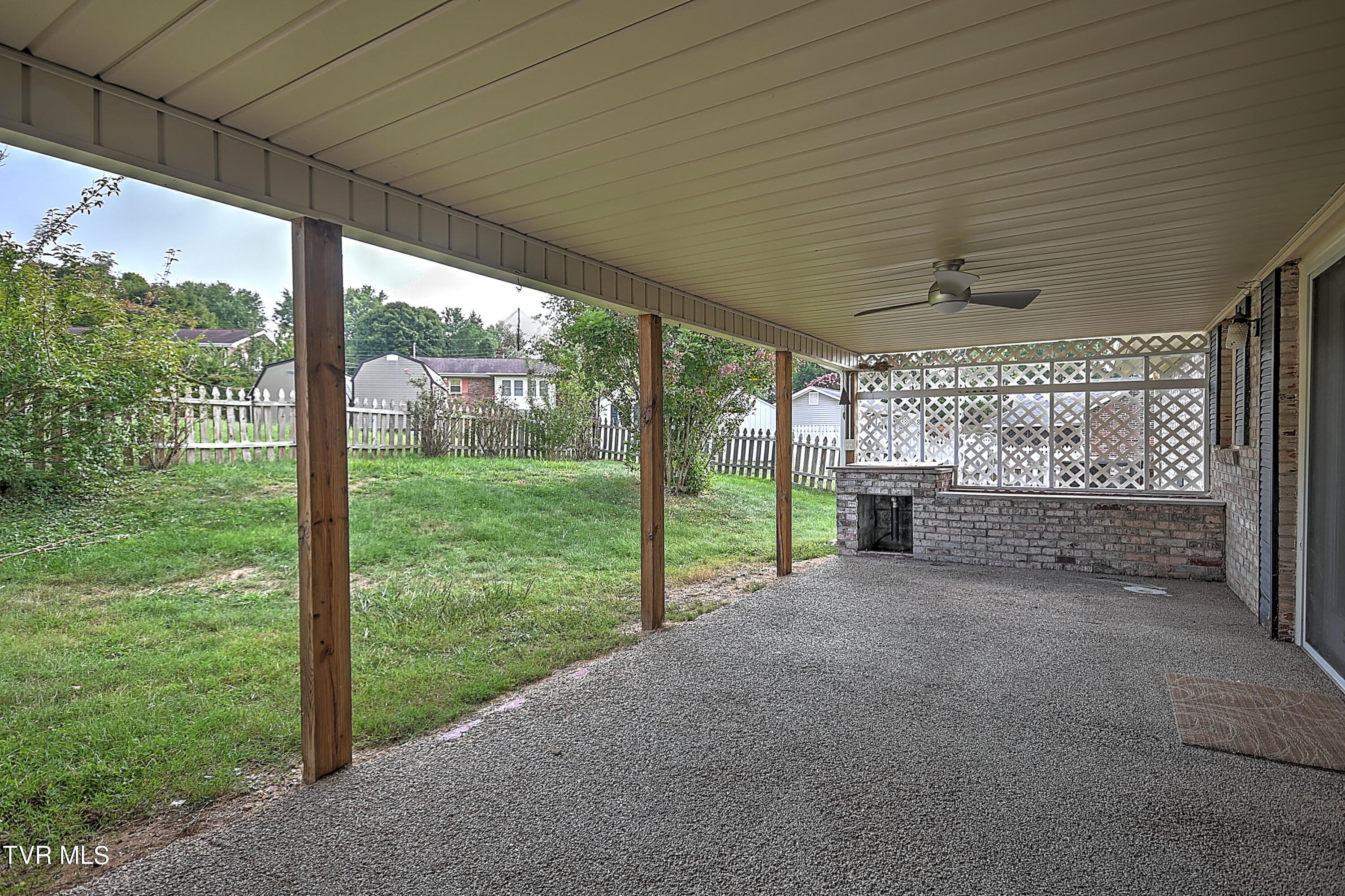 279 Spring Valley Road Bristol, VA 24201 - Photo 35 of 41 279 Spring Valley GDawg_-35