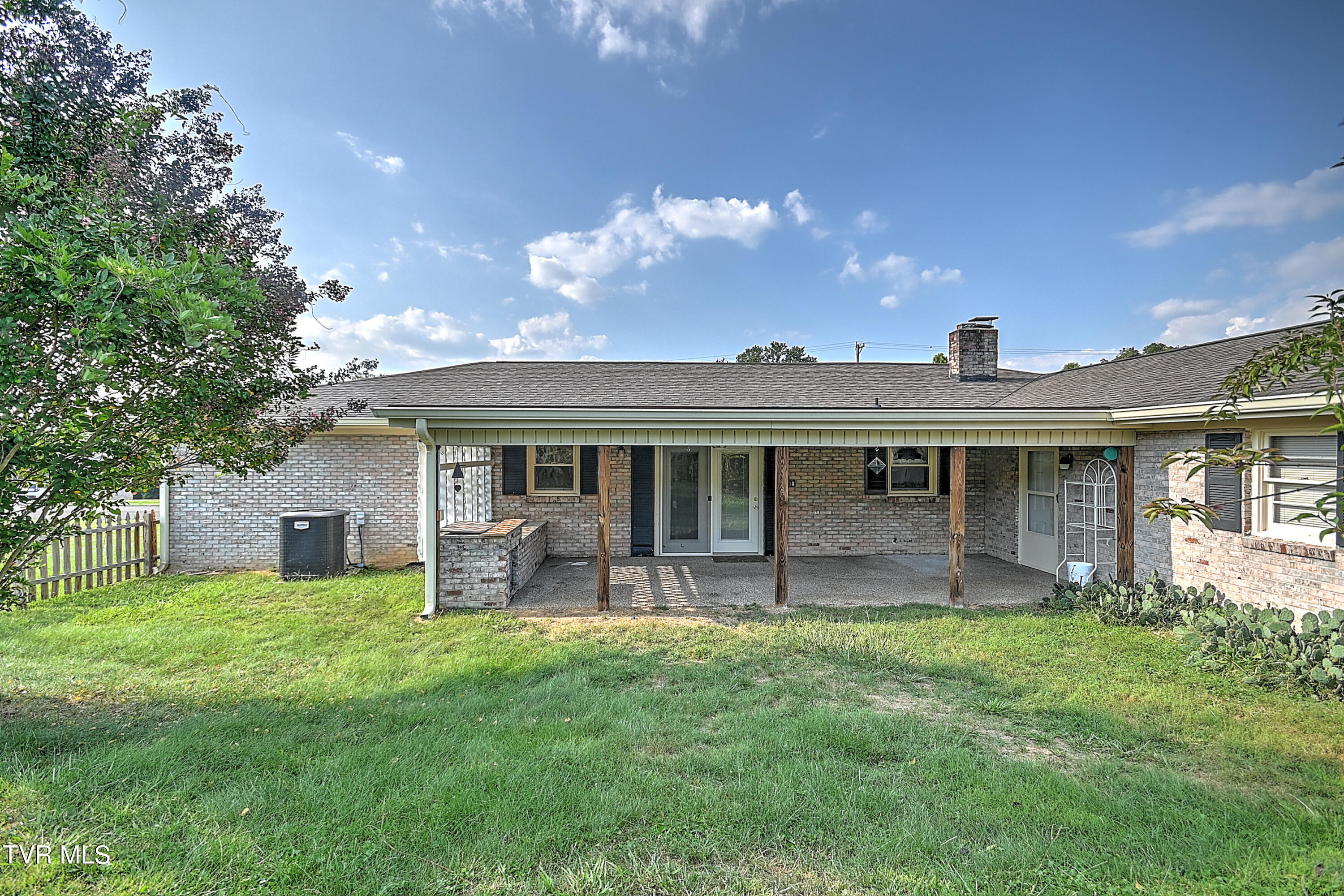 279 Spring Valley Road Bristol, VA 24201 - Photo 36 of 41 279 Spring Valley GDawg_-38