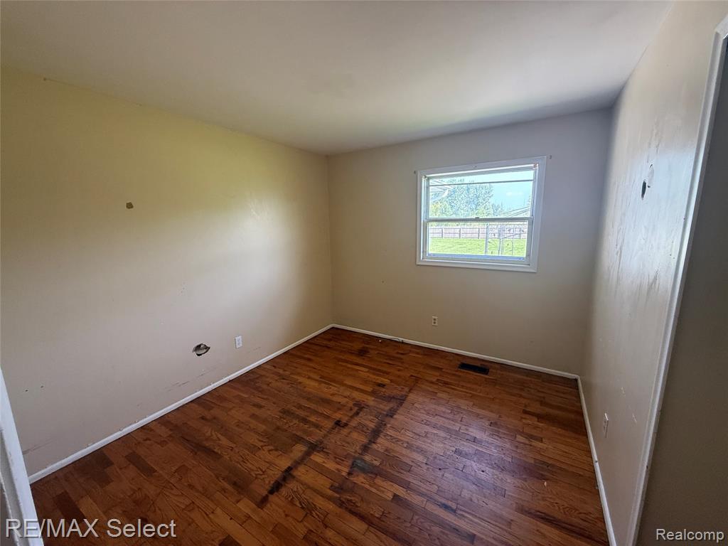 3040 West Hill Road Flint, MI 48507 - Photo 10 of 24