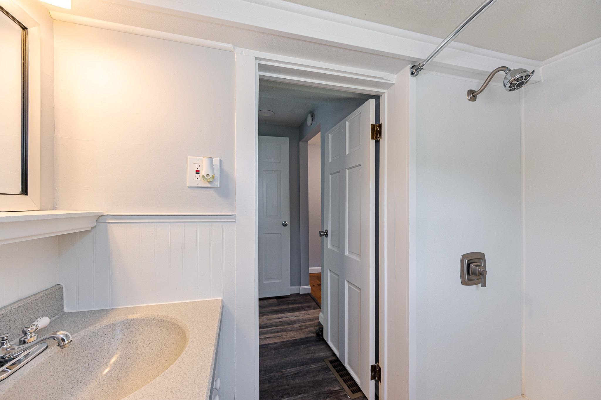 39 Woekel Circle Pelham, NH 03076 - Photo 20 of 38