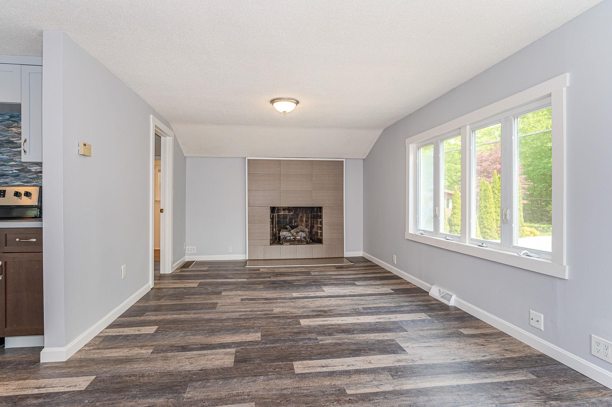 39 Woekel Circle Pelham, NH 03076 - Photo 4 of 38