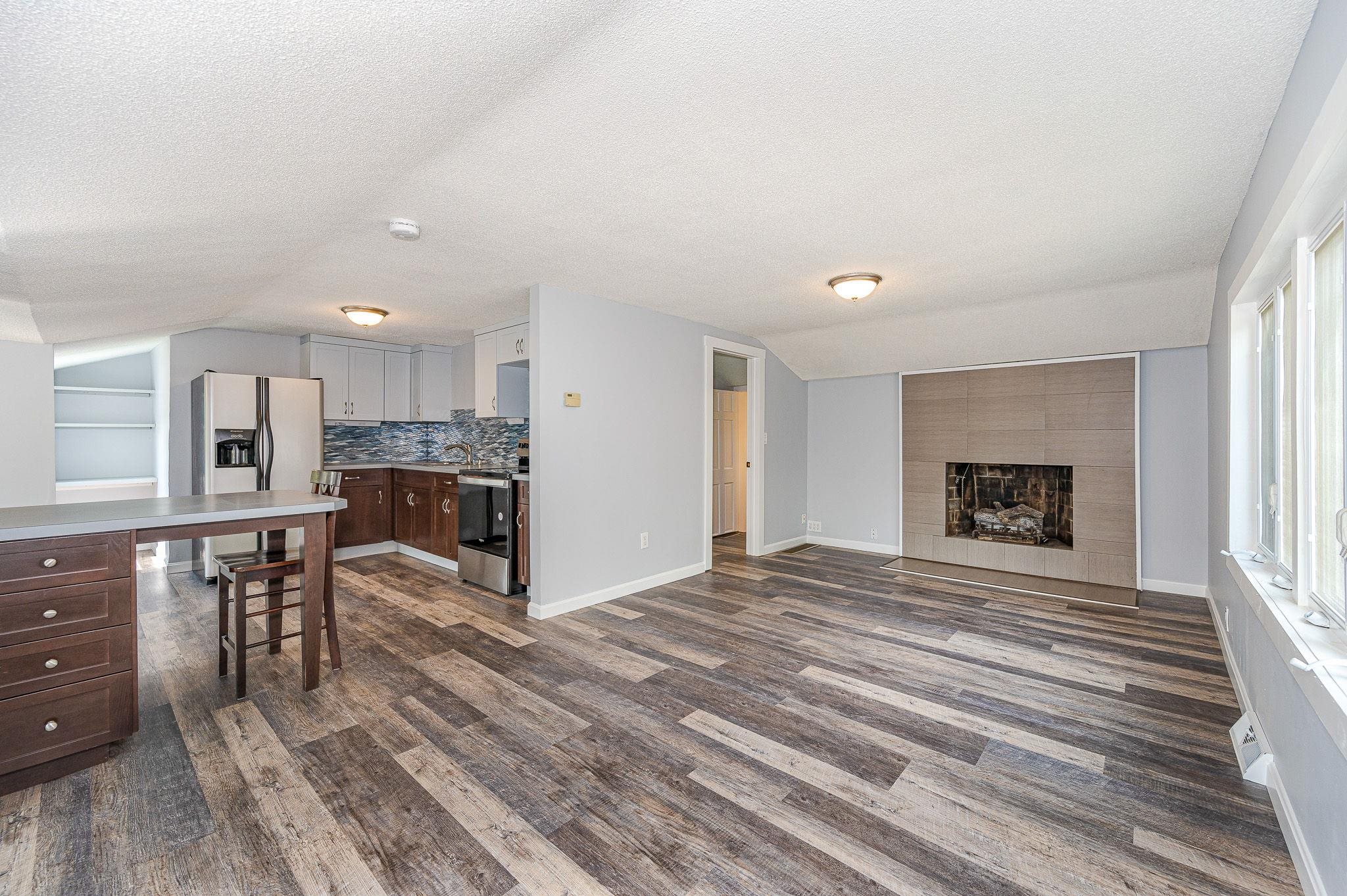 39 Woekel Circle Pelham, NH 03076 - Photo 5 of 38