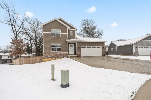 $429,900 | 1514 Chapel Street Southwest, Wyoming, MI 49509