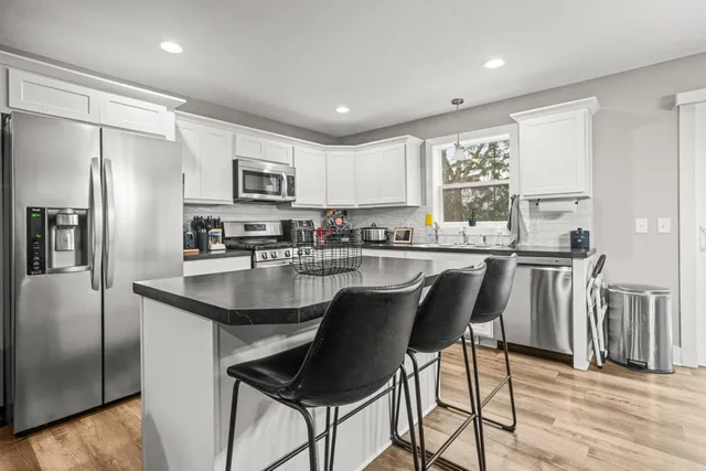 $429,900 | 1514 Chapel Street Southwest, Wyoming, MI 49509