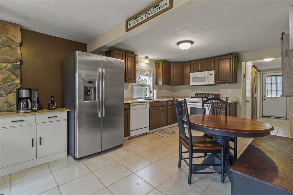 10 3rd Avenue Wareham, MA 02571 - Photo 4 of 32
