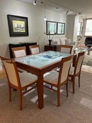 $3,000 | 5005 Collins Avenue, Unit 423, Miami Beach, FL 33140
