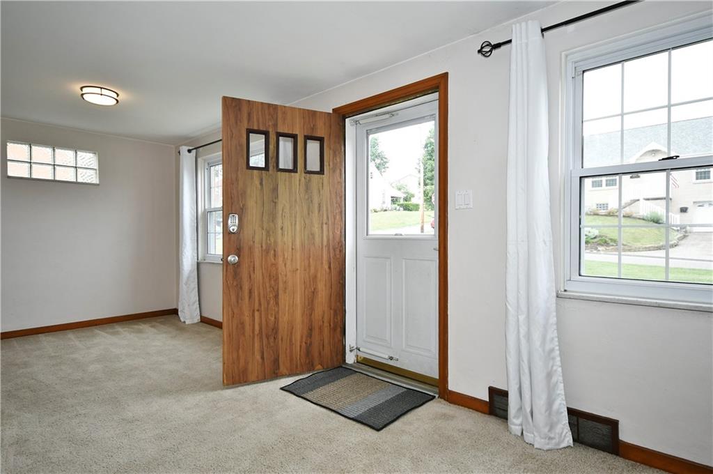 1036 Hastie Road Pittsburgh, PA 15234 - Photo 3 of 24 Gallery Image 3