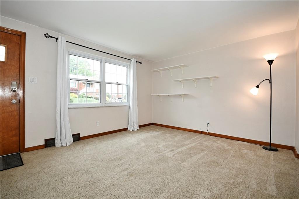 1036 Hastie Road Pittsburgh, PA 15234 - Photo 4 of 24 Gallery Image 4
