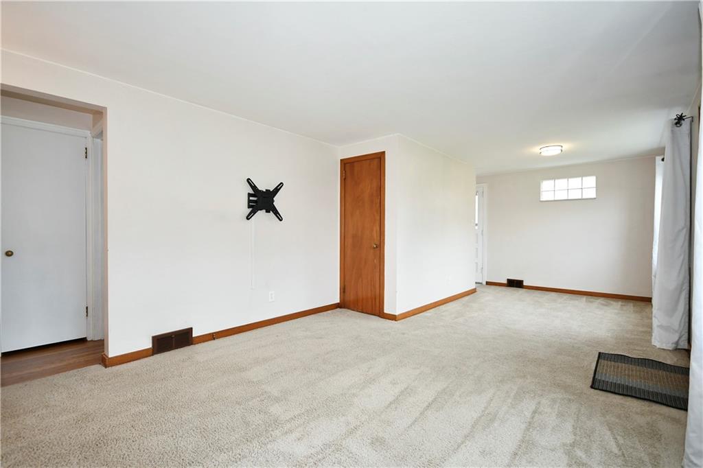 1036 Hastie Road Pittsburgh, PA 15234 - Photo 5 of 24 Gallery Image 5