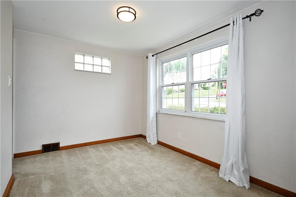 1036 Hastie Road Pittsburgh, PA 15234 - Photo 9 of 24 Gallery Image 9