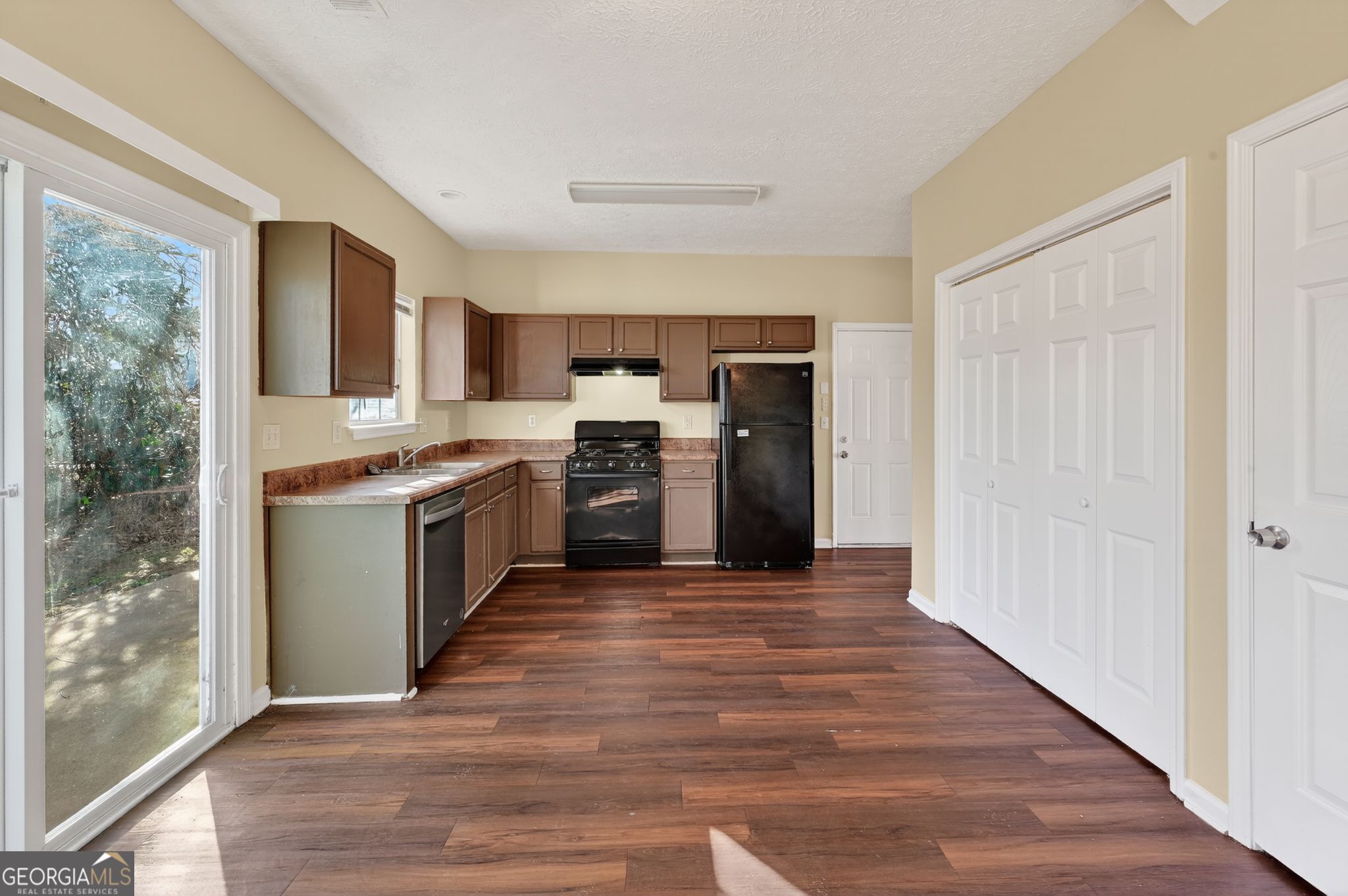 4292 Linecrest Lane Ellenwood, GA 30294 - Photo 13 of 33 a kitchen with stainless steel appliances granite countertop a stove top oven sink and refrigerator