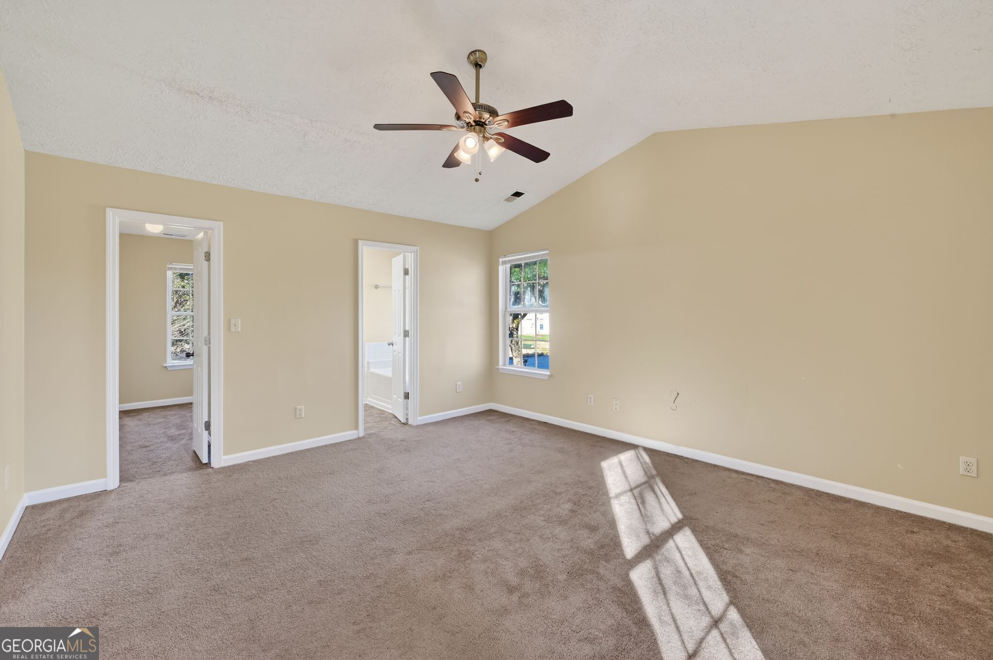 4292 Linecrest Lane Ellenwood, GA 30294 - Photo 28 of 33 an empty room with closet and windows