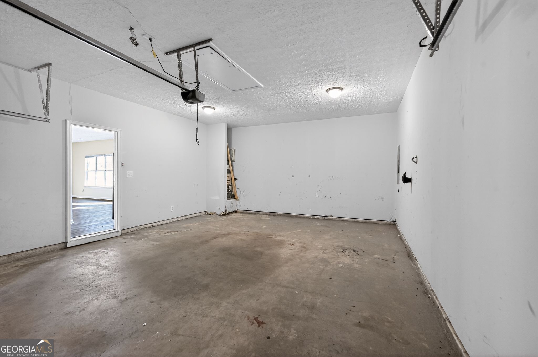 4292 Linecrest Lane Ellenwood, GA 30294 - Photo 29 of 33 en empty room with windows and ceiling fan