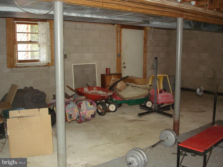 37 Peter Rafferty Drive Hamilton, NJ 08690 - Photo 3 of 5