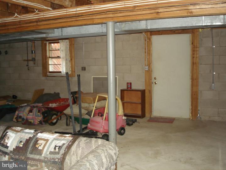 37 Peter Rafferty Drive Hamilton, NJ 08690 - Photo 4 of 5