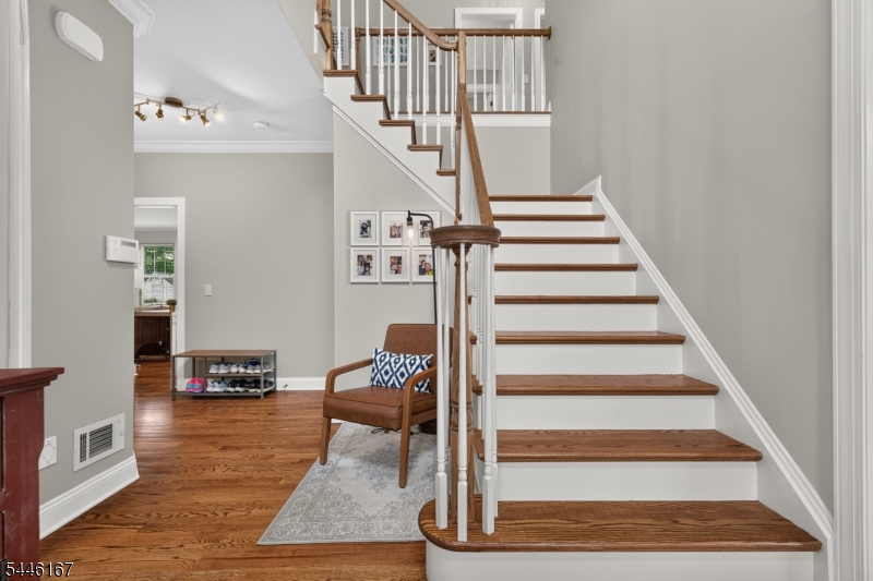 42 Evergreen Avenue Springfield, NJ 07081 - Photo 3 of 45