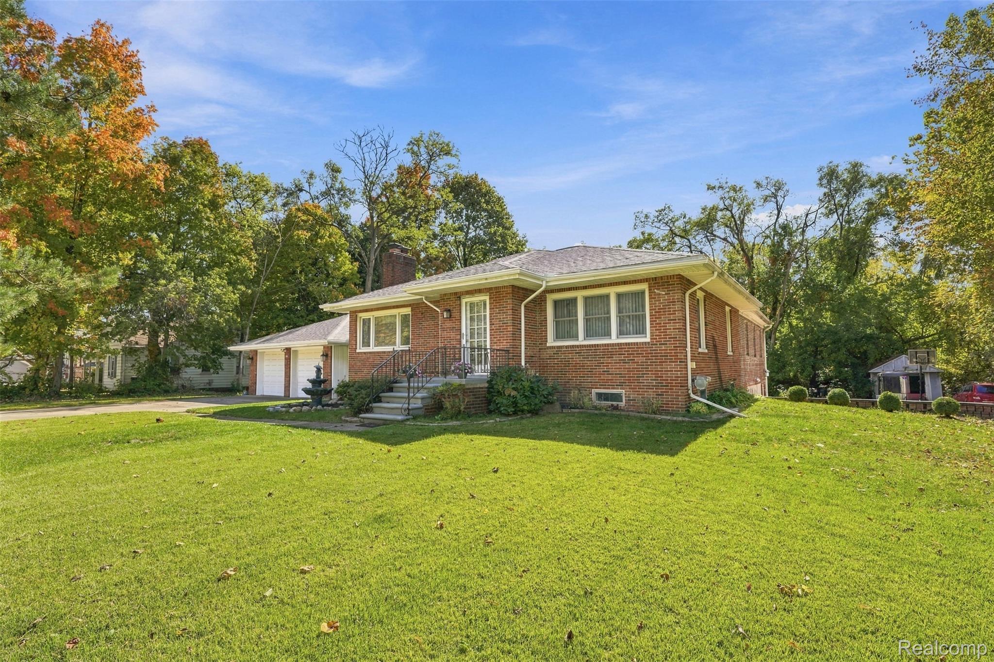 804 East Avon Road Rochester, MI 48307 - Photo 3 of 59 804 e avon rd-2.jpg