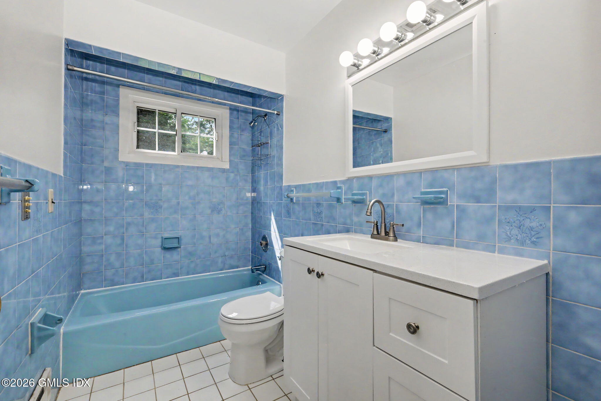 29 Amherst Road Riverside, CT 06878 - Photo 28 of 43 upstairsbathroom