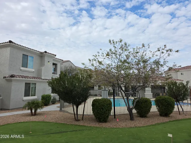 a view of a house with backyard and garden