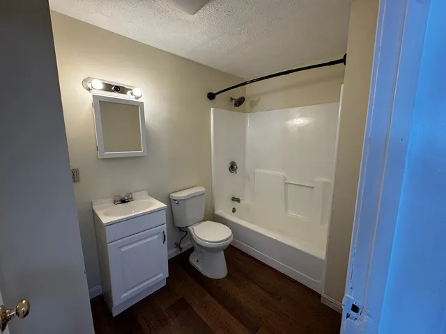 $2,000 | 249 East High Street, Unit 3, Manchester, NH 03104