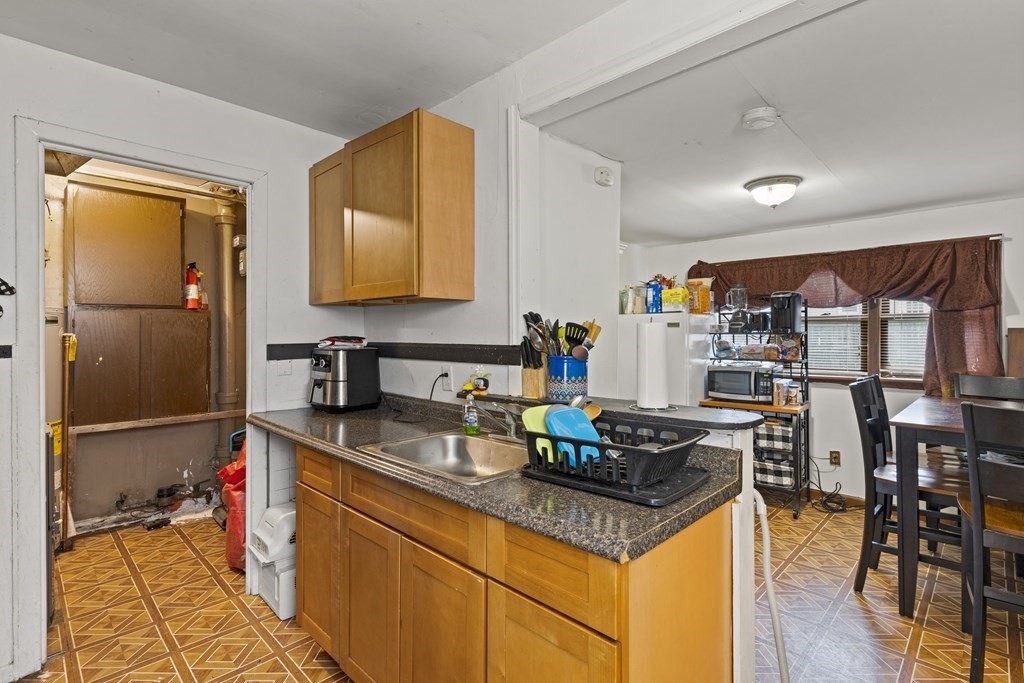 130 Brandon Avenue Springfield, MA 01119 - Photo 8 of 27 Gallery Image 8