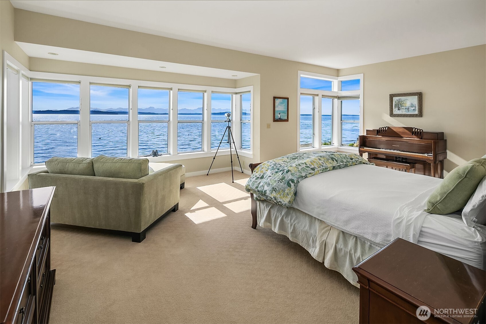 7161 Beach Drive Southwest Seattle, WA 98136 - Photo 16 of 40 a living room with furniture and a window