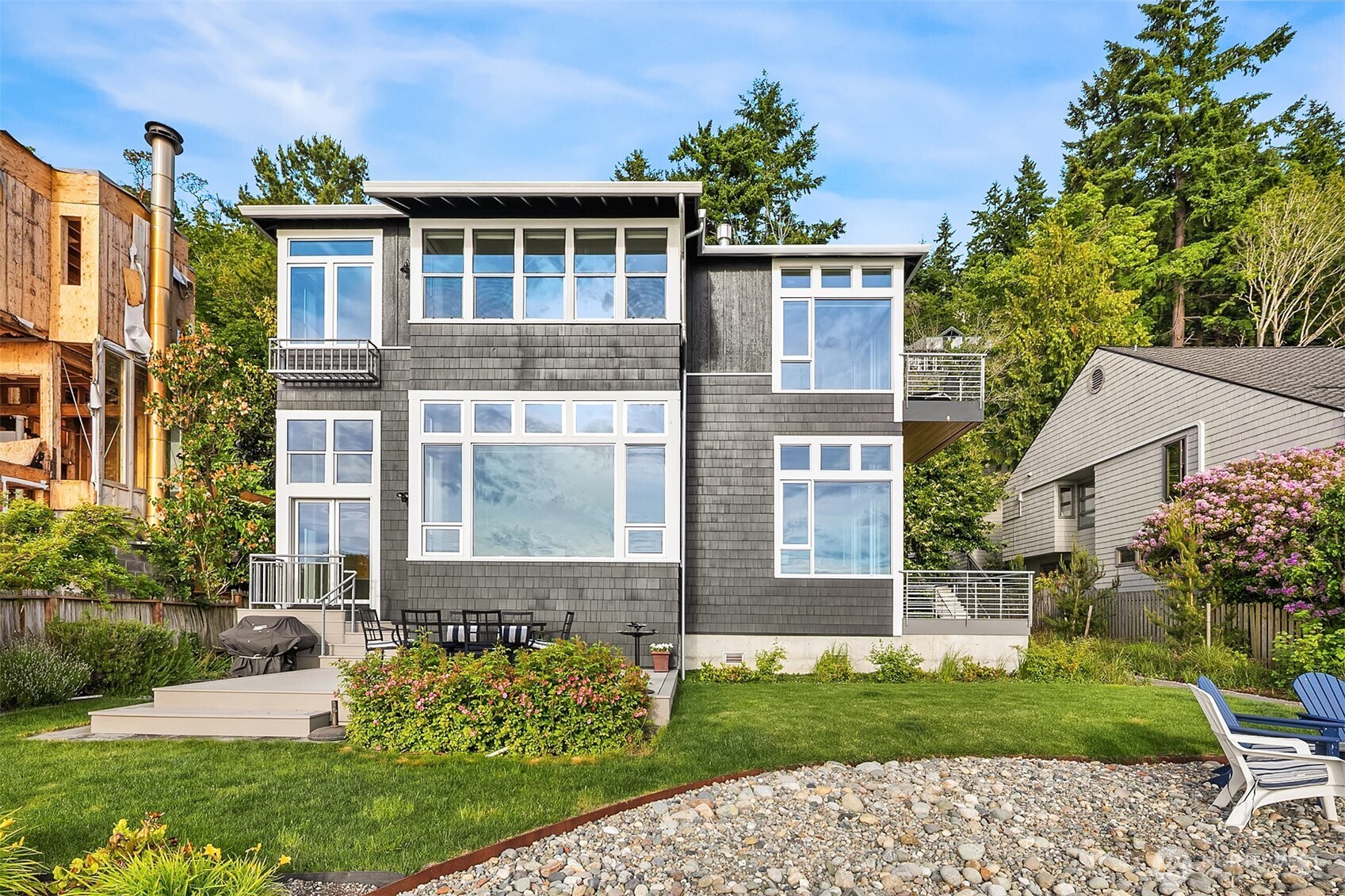 7161 Beach Drive Southwest Seattle, WA 98136 - Photo 28 of 40 front view of a house with a yard