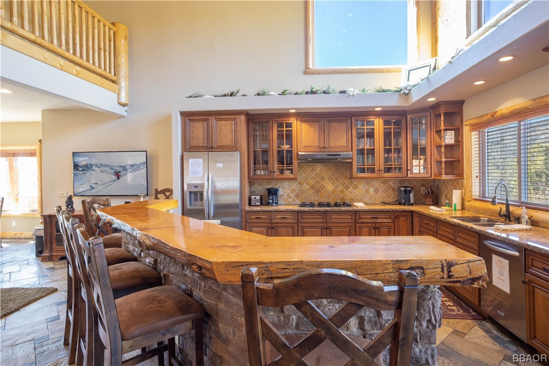 42324 Eagle Ridge Big Bear Lake, CA 92315 - Photo 18 of 50 a view of a dining room kitchen counter top space and furniture