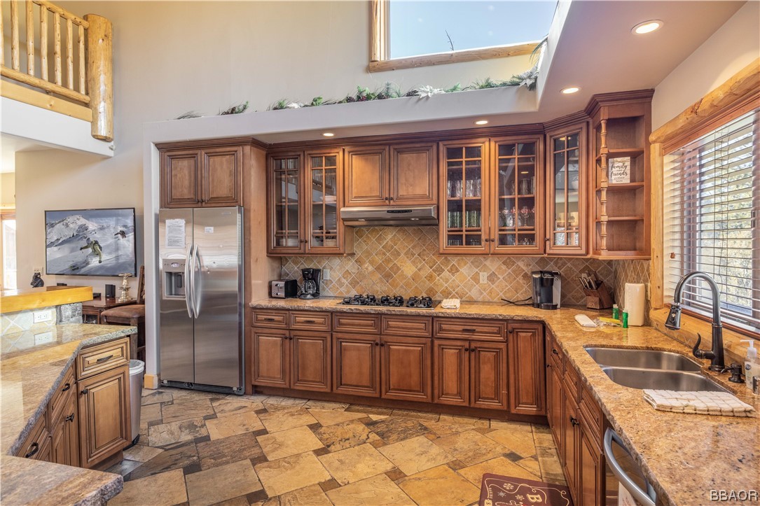 42324 Eagle Ridge Big Bear Lake, CA 92315 - Photo 19 of 50 a kitchen with stainless steel appliances granite countertop a sink stove and refrigerator
