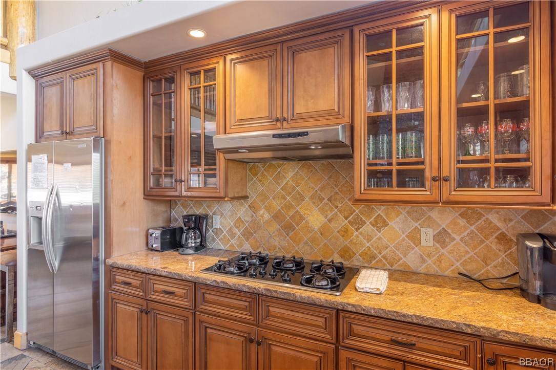 42324 Eagle Ridge Big Bear Lake, CA 92315 - Photo 20 of 50 a kitchen with stainless steel appliances granite countertop a refrigerator and a stove
