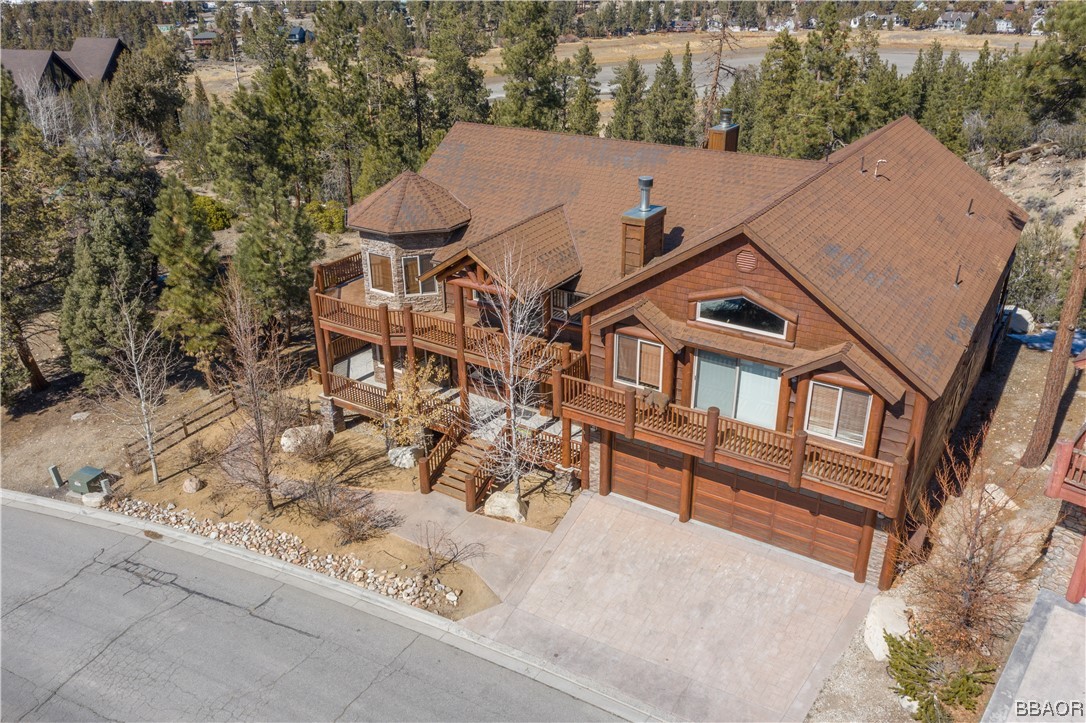 42324 Eagle Ridge Big Bear Lake, CA 92315 - Photo 48 of 50 an aerial view of a house with yard and sitting area