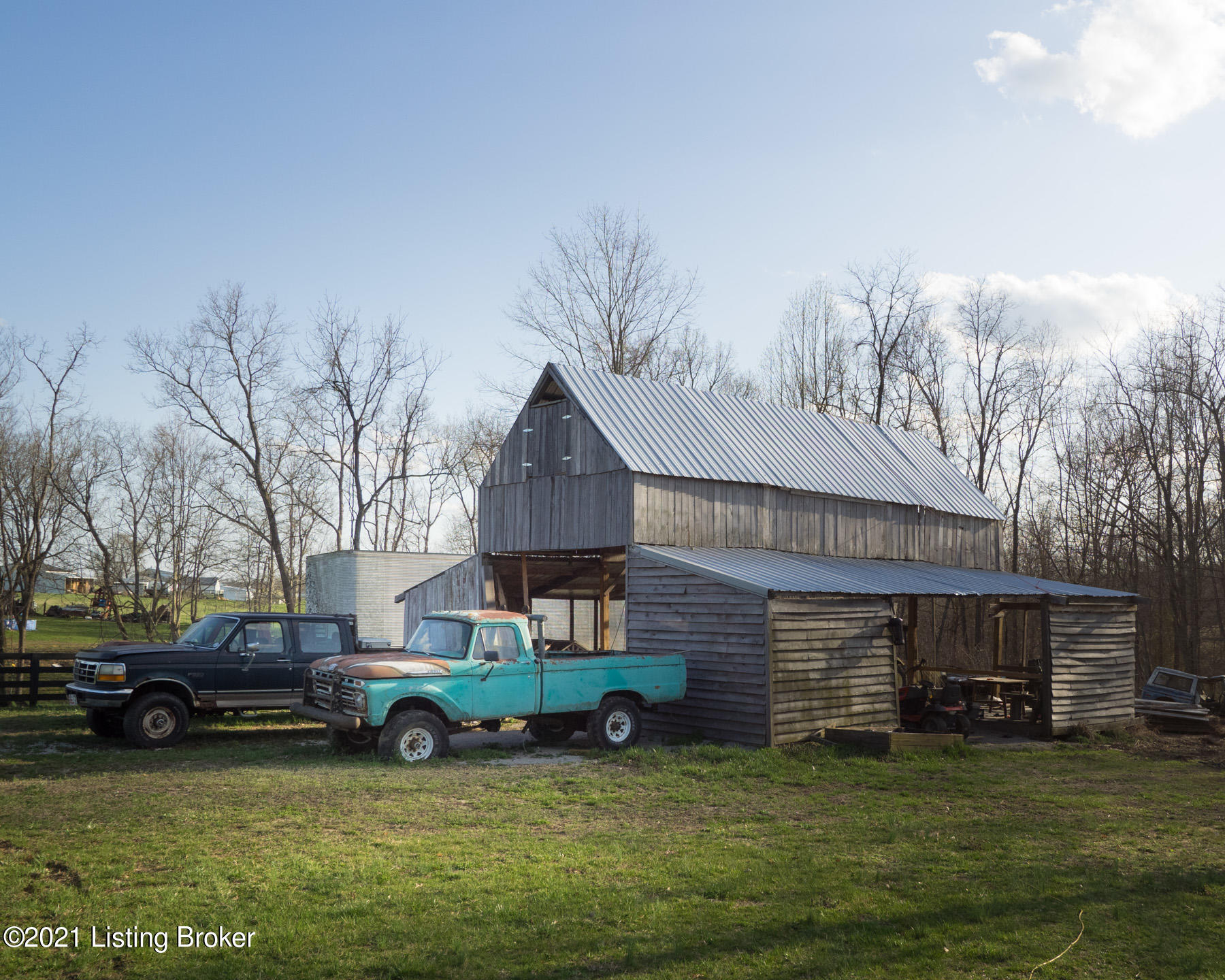 3325 Mt Zion Road Frankfort, KY 40601 - Photo 22 of 25 Barn