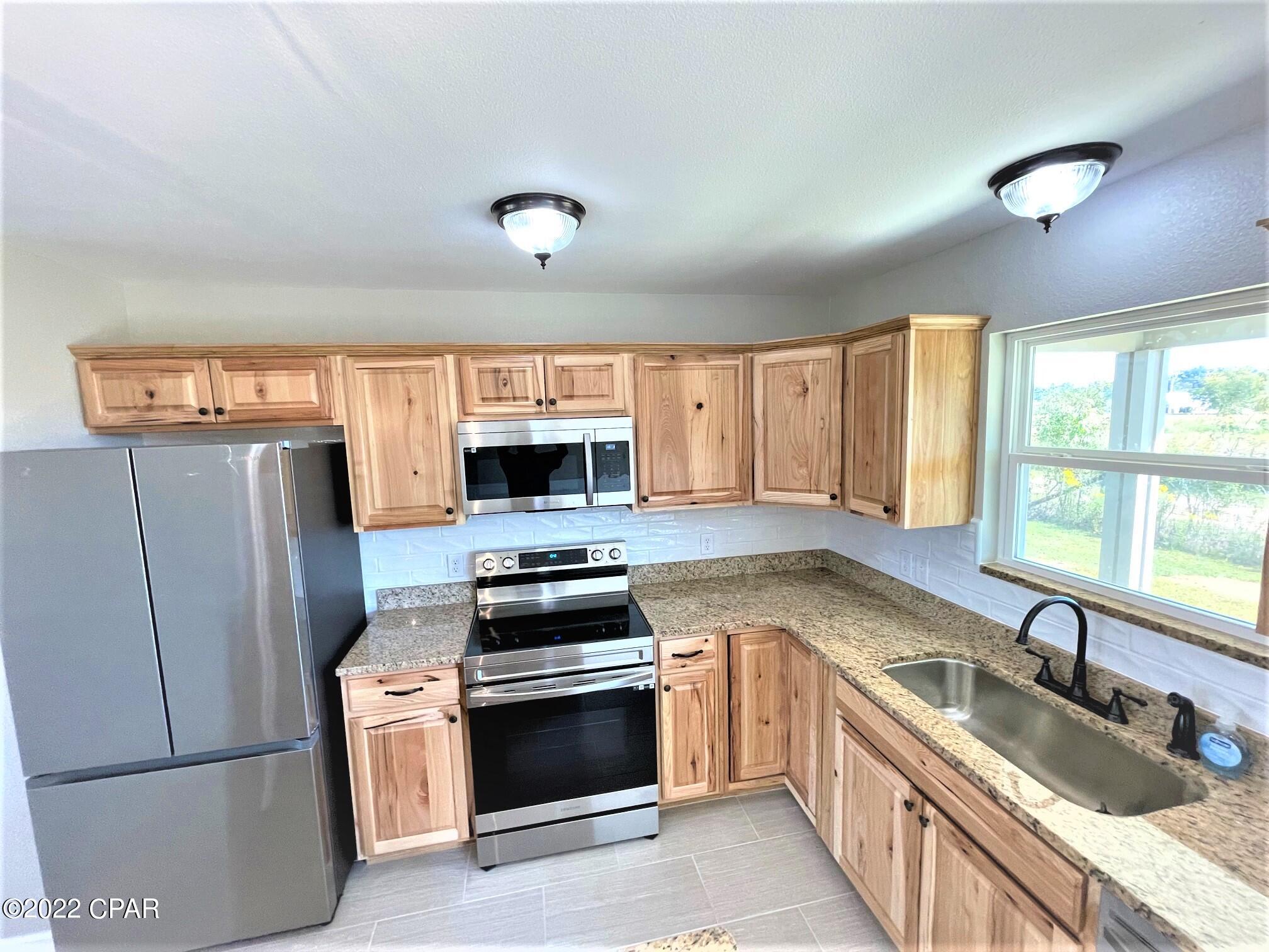 2138 Aaron Avenue Grand Ridge, FL 32442 - Photo 11 of 48 Gallery Image 11