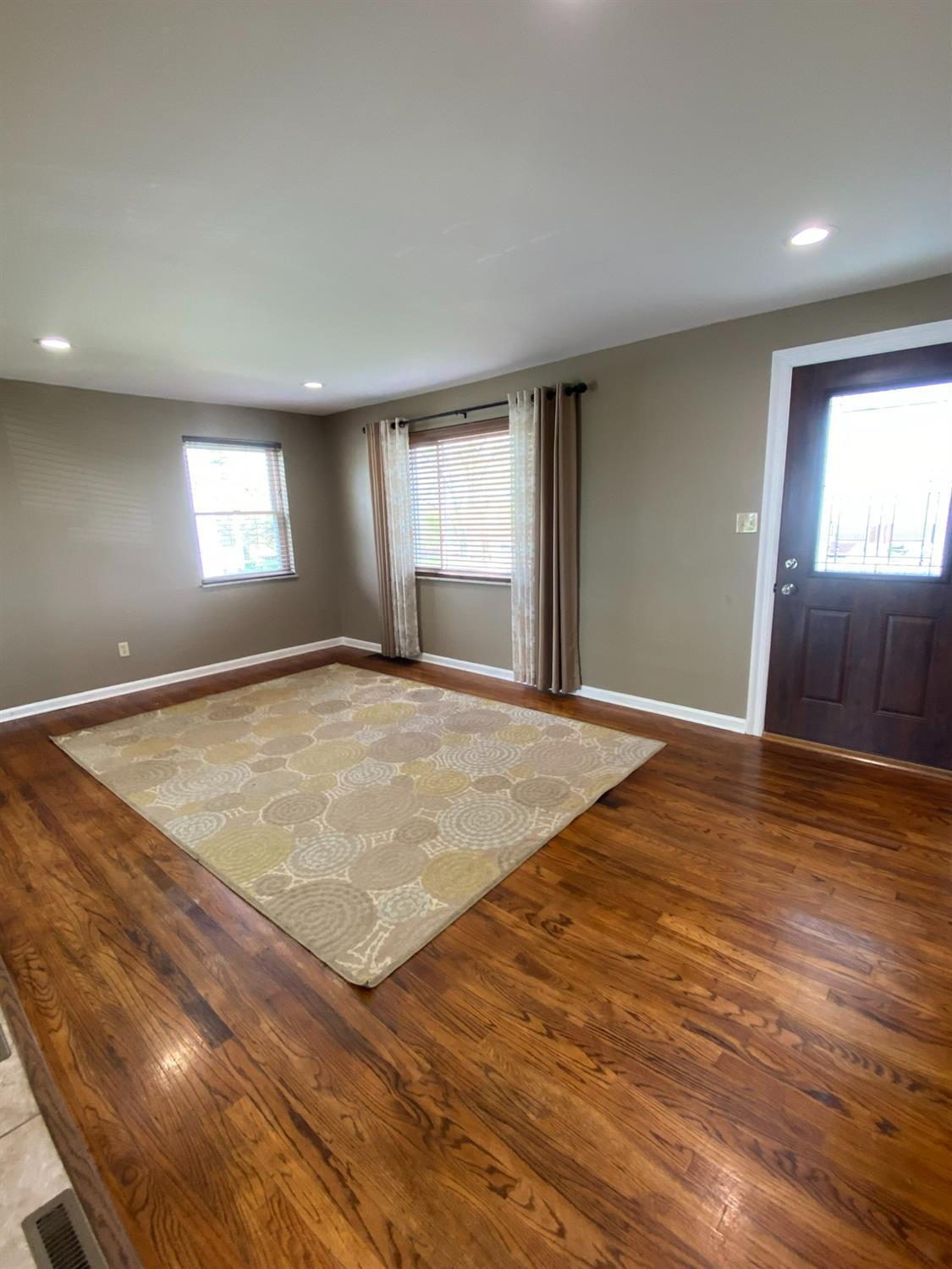 6822 Hearne Road Cincinnati, OH 45248 - Photo 4 of 37