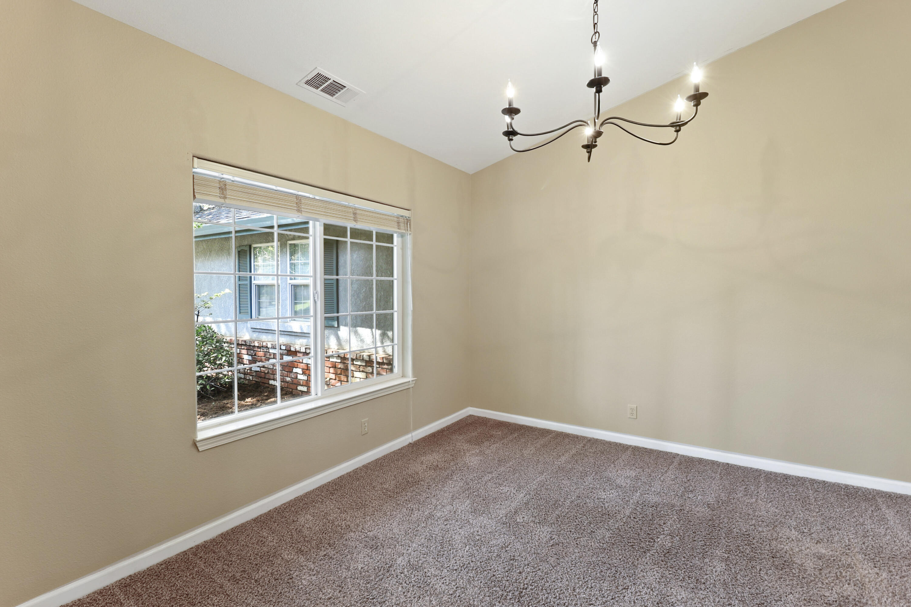 4420 Brittany Drive Redding, CA 96002 - Photo 5 of 31 IMG_0996