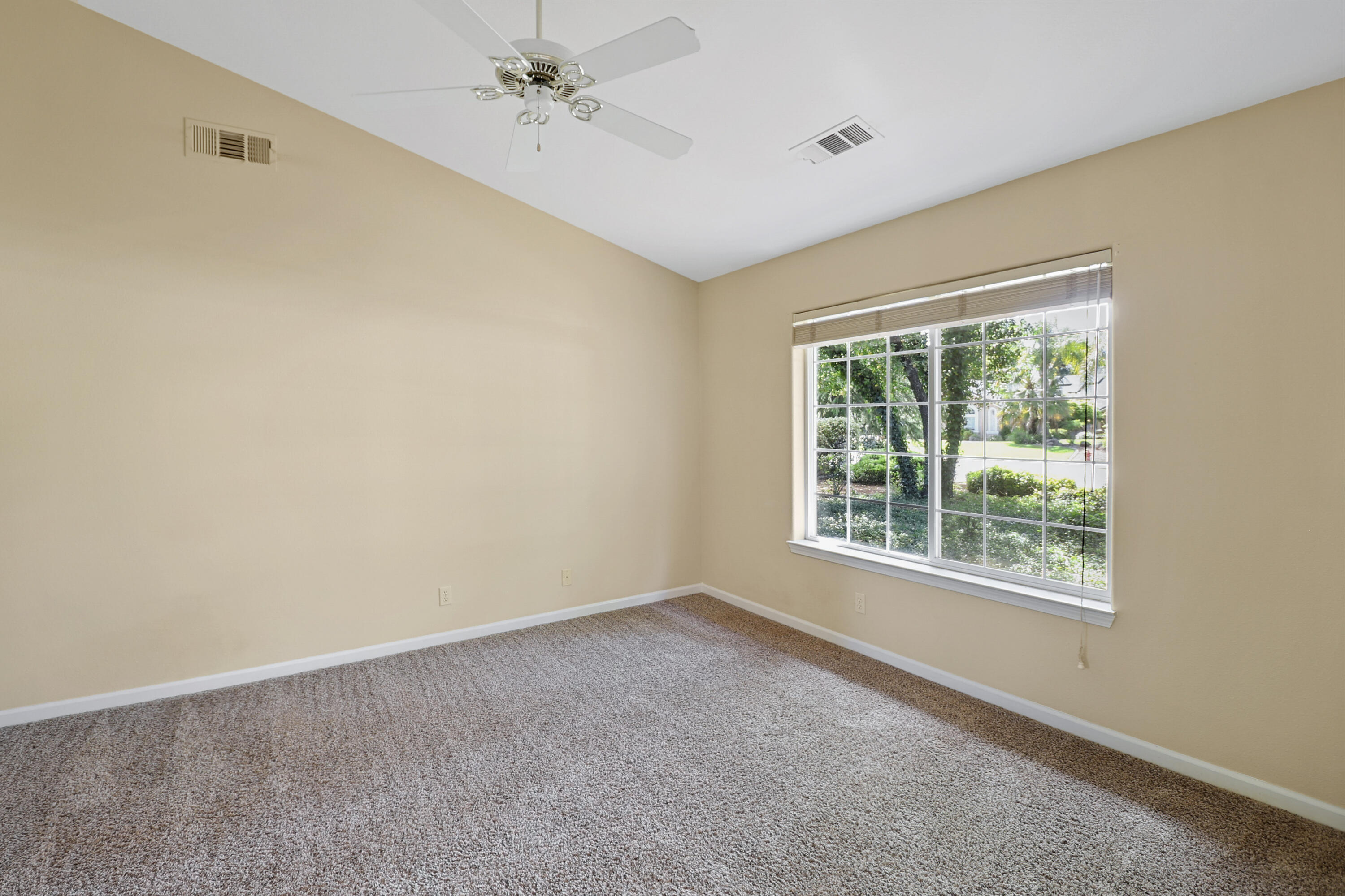 4420 Brittany Drive Redding, CA 96002 - Photo 6 of 31 IMG_0997