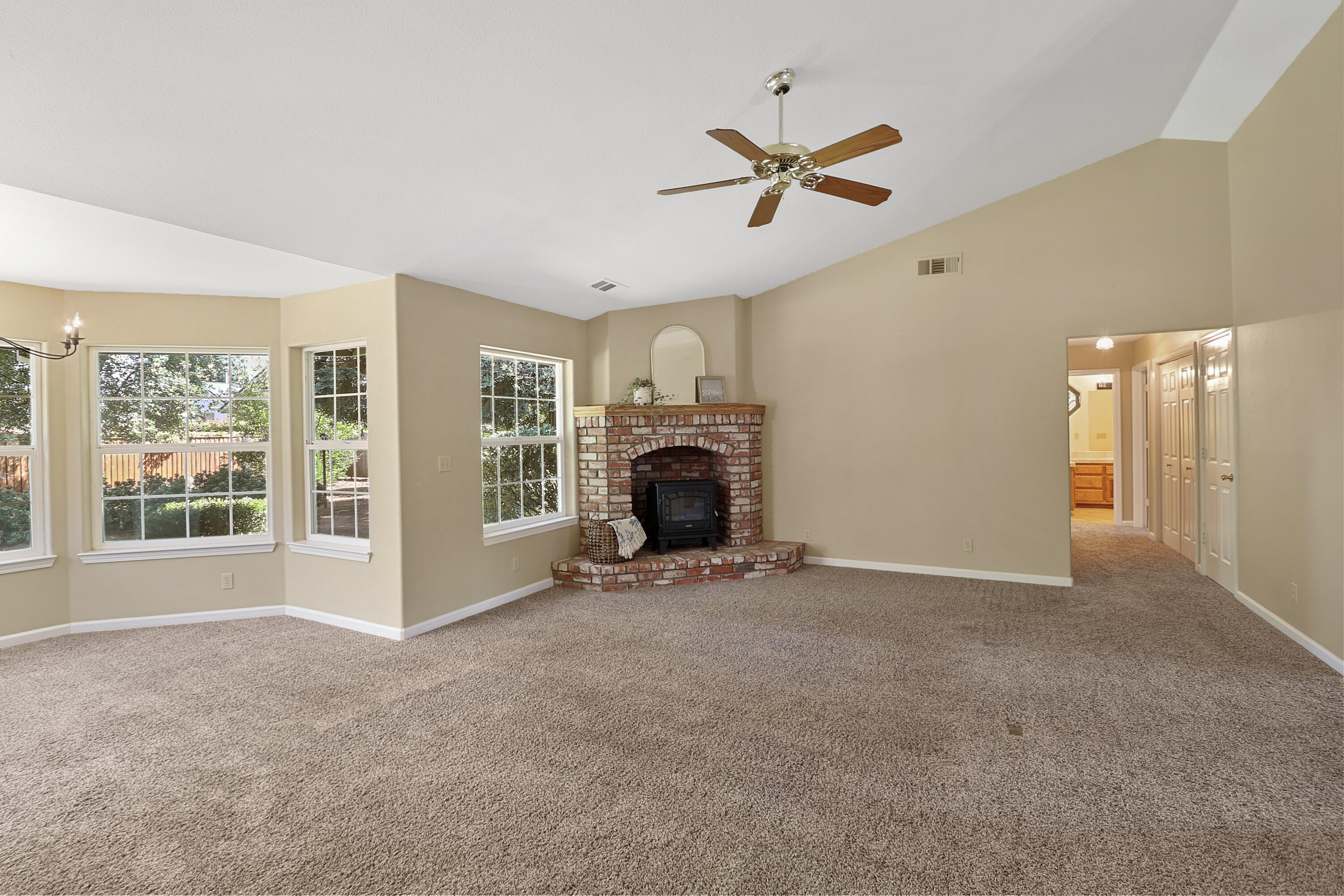 4420 Brittany Drive Redding, CA 96002 - Photo 9 of 31 IMG_1001