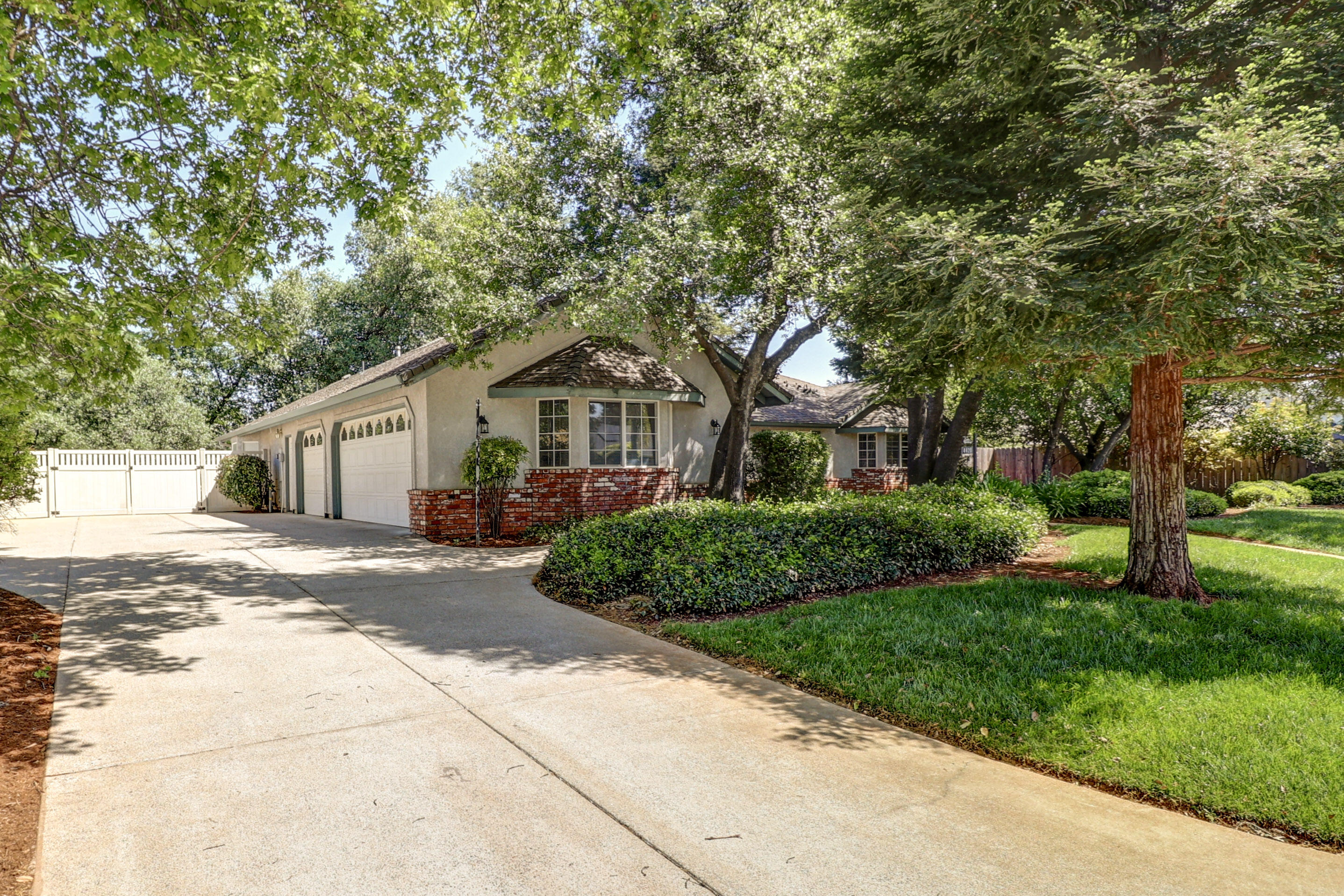 4420 Brittany Drive Redding, CA 96002 - Photo 10 of 31 IMG_0990