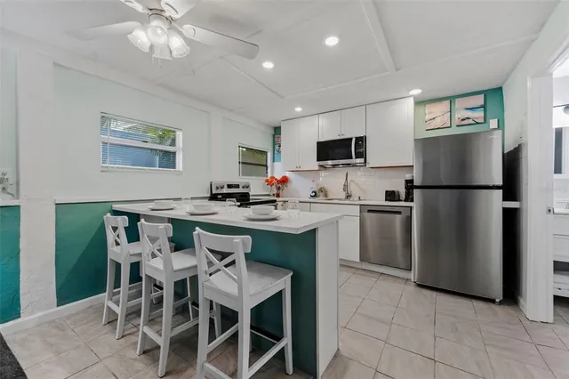 $1,525,000 | 3018 Gulf Drive, Holmes Beach, FL 34217