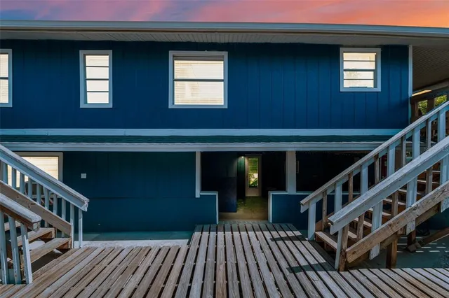 a view of entryway with a front door