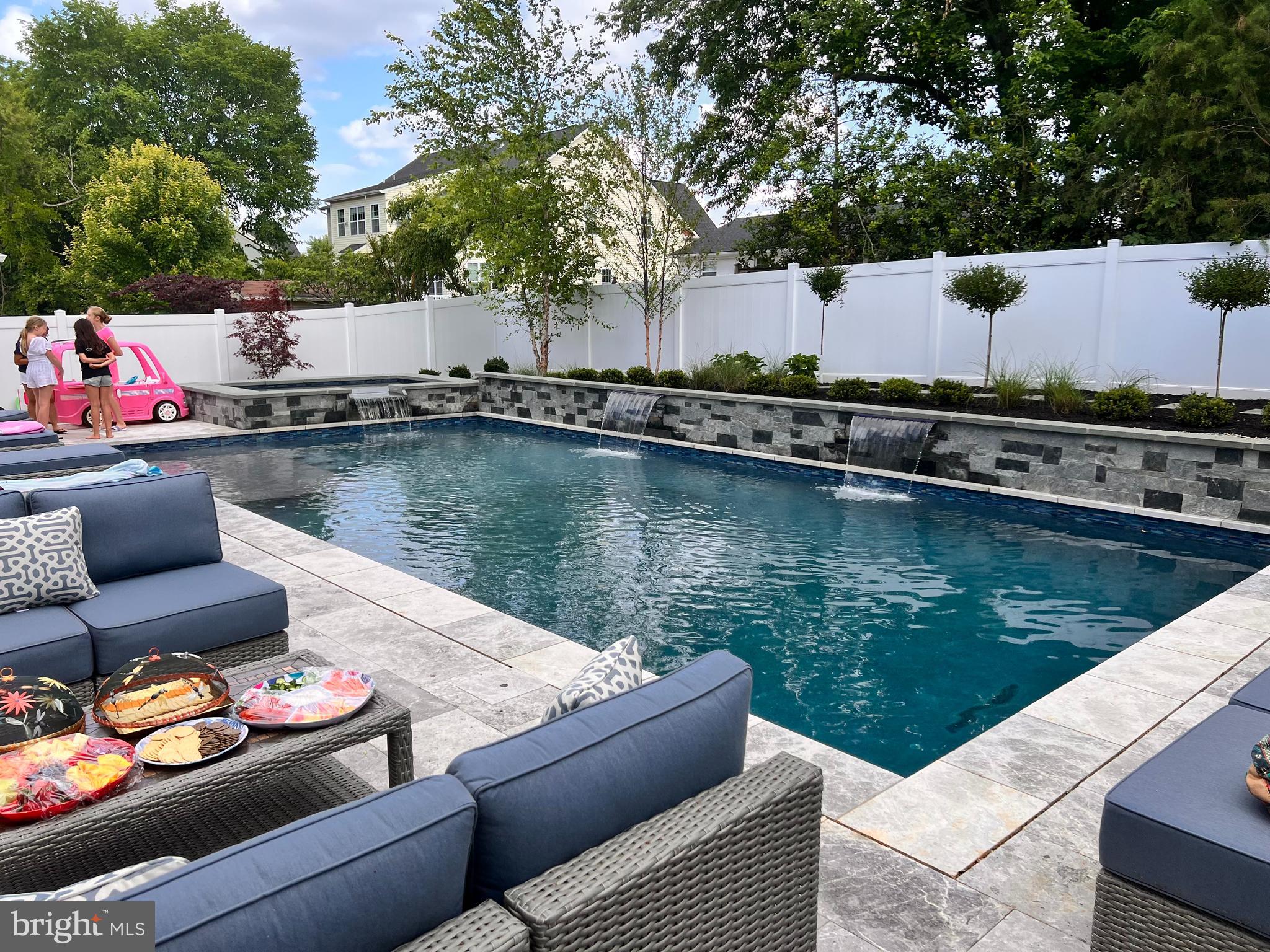 6805 Lumsden Street McLean, VA 22101 - Photo 4 of 123 Hot tub & fountains
